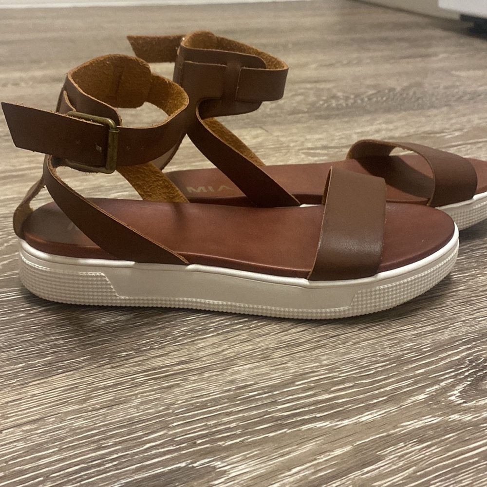 MIA Platforms - Picture 2 of 4